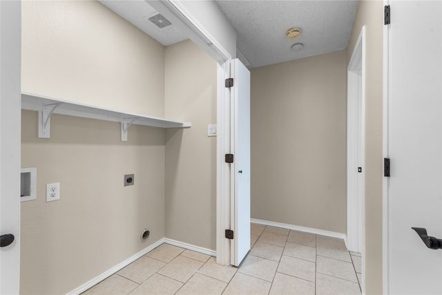 1035 N Ravinia Drive, Dallas, TX 75211