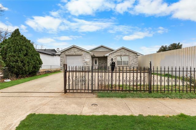 1035 N Ravinia Drive, Dallas, TX 75211