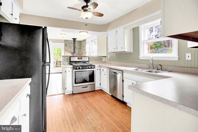 19 MAPLE RD, York, PA 17403