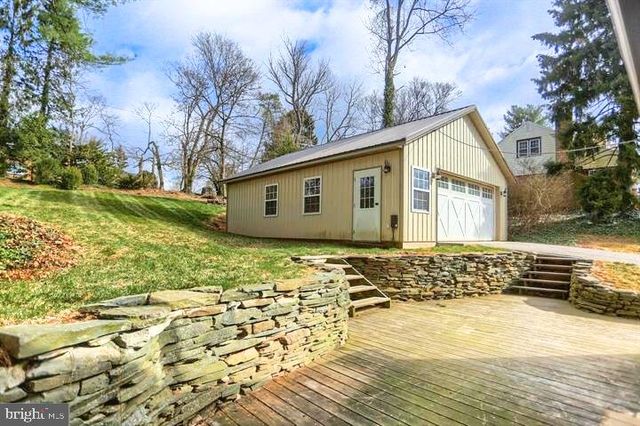 19 MAPLE RD, York, PA 17403