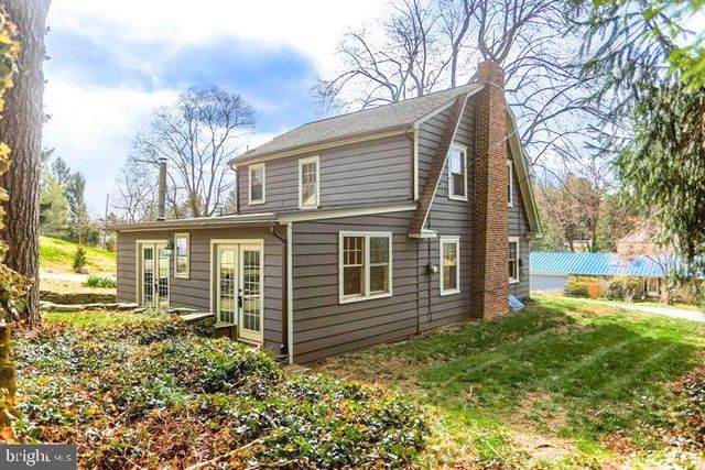 19 MAPLE RD, York, PA 17403