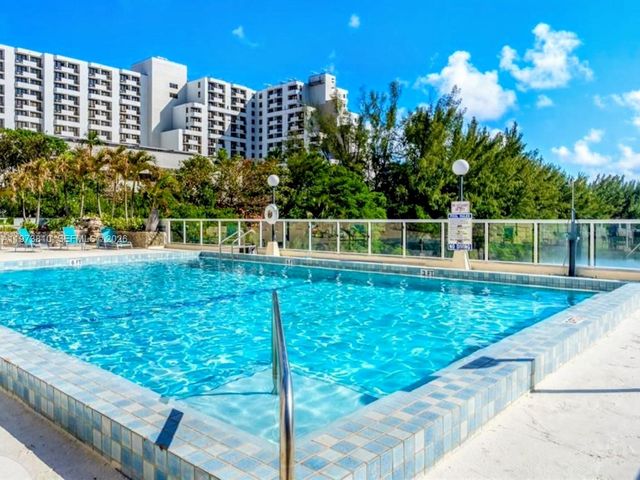 3000 Holiday Dr 1505, Fort Lauderdale, FL 33316