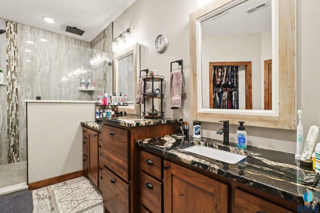 27404 470th Ave Avenue, Lennox, SD 57039