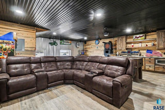 27404 470th Ave Avenue, Lennox, SD 57039