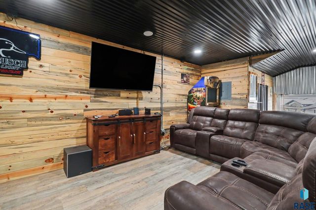 27404 470th Ave Avenue, Lennox, SD 57039