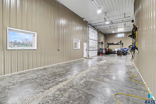 27404 470th Ave Avenue, Lennox, SD 57039