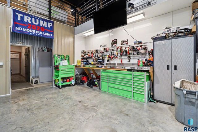 27404 470th Ave Avenue, Lennox, SD 57039