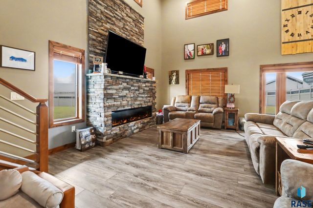 27404 470th Ave Avenue, Lennox, SD 57039