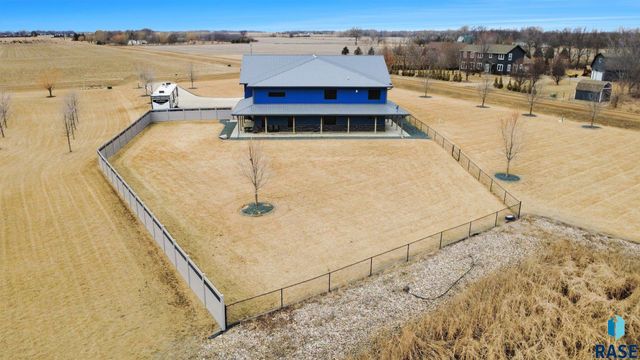 27404 470th Ave Avenue, Lennox, SD 57039