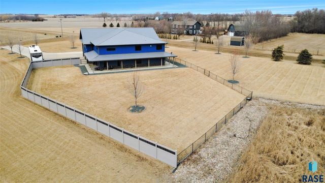 27404 470th Ave Avenue, Lennox, SD 57039
