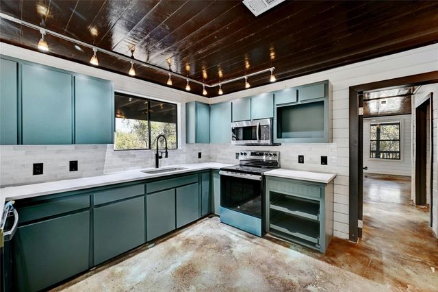 4016 McGregor LN, Dripping Springs, TX 78620