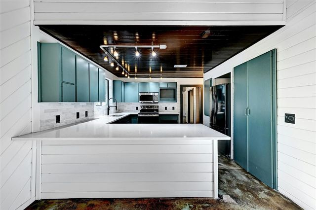 4016 McGregor LN, Dripping Springs, TX 78620