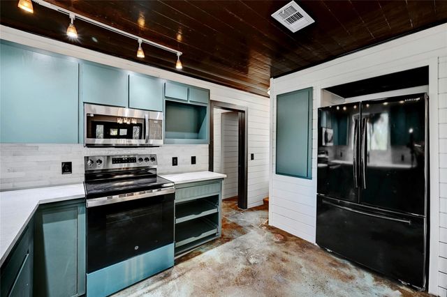 4016 McGregor LN, Dripping Springs, TX 78620