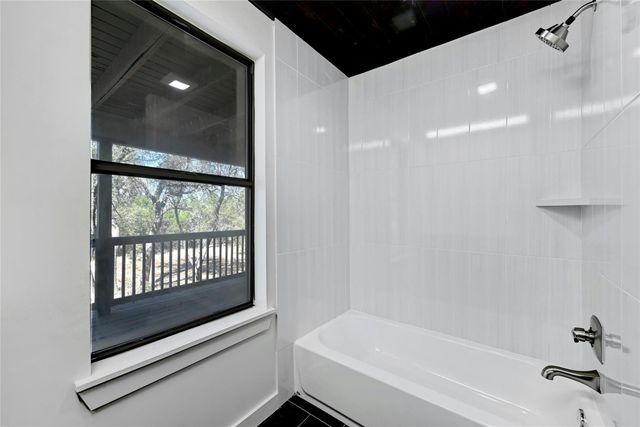 4016 McGregor LN, Dripping Springs, TX 78620