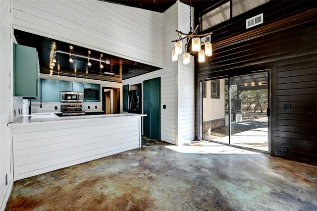 4016 McGregor LN, Dripping Springs, TX 78620