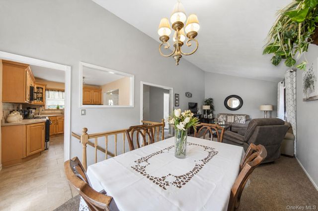 33 Wilshire Drive, North Babylon, NY 11703
