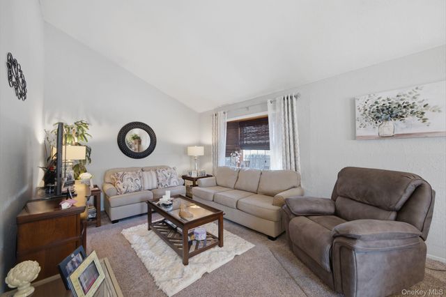 33 Wilshire Drive, North Babylon, NY 11703