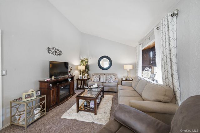 33 Wilshire Drive, North Babylon, NY 11703