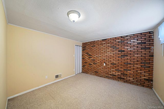 33 Wilshire Drive, North Babylon, NY 11703