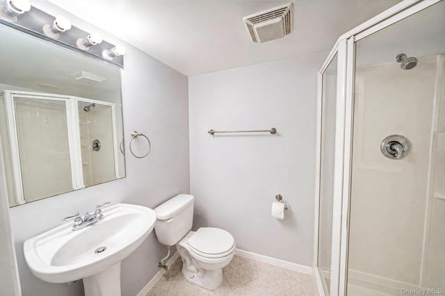 33 Wilshire Drive, North Babylon, NY 11703
