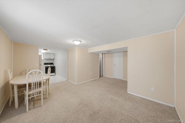 33 Wilshire Drive, North Babylon, NY 11703