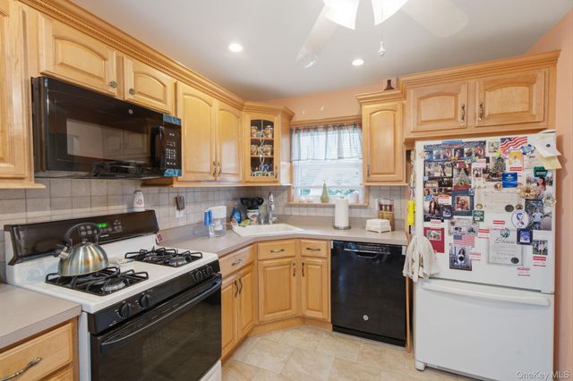 33 Wilshire Drive, North Babylon, NY 11703