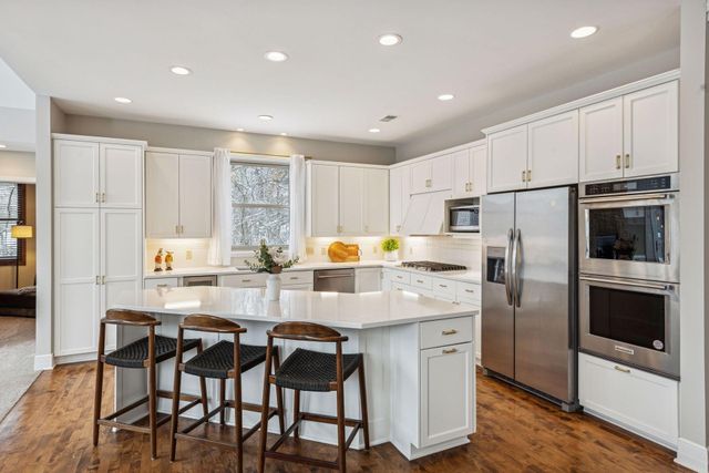 4902 Woodhurst Lane, Minnetonka, MN 55345