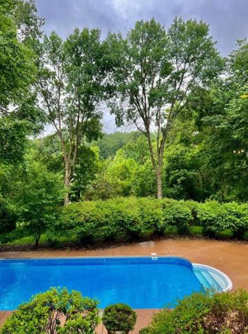 4902 Woodhurst Lane, Minnetonka, MN 55345