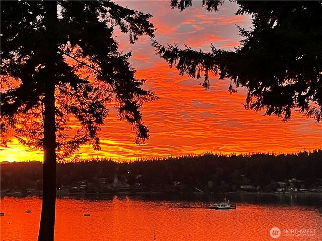 5320 East Harbor Road, Freeland, WA 98249