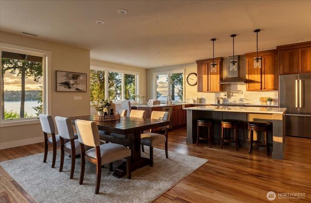 5320 East Harbor Road, Freeland, WA 98249