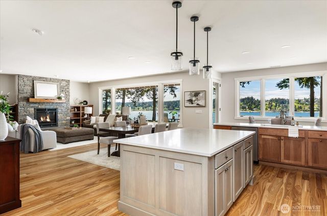 5320 East Harbor Road, Freeland, WA 98249