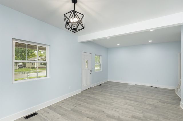 3208 Bowdoin Street, Des Moines, IA 50313