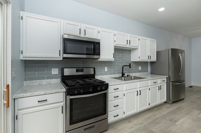 3208 Bowdoin Street, Des Moines, IA 50313