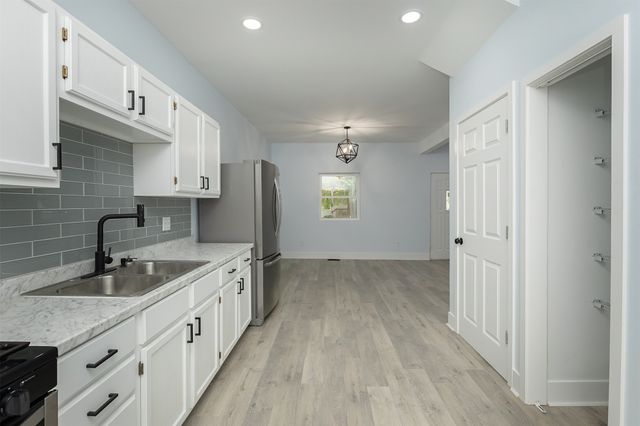 3208 Bowdoin Street, Des Moines, IA 50313