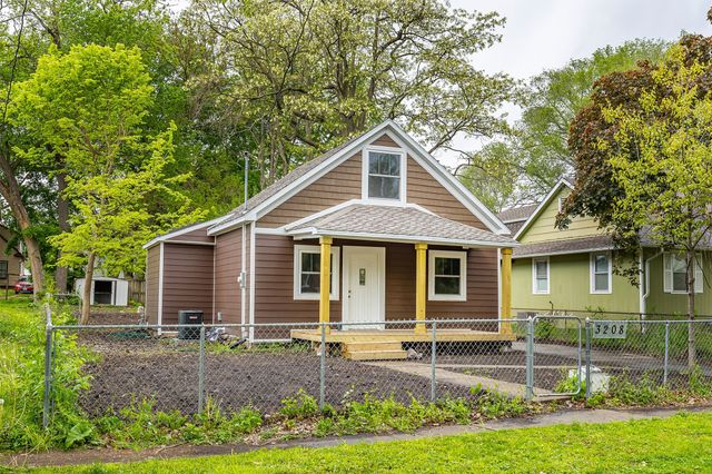 3208 Bowdoin Street, Des Moines, IA 50313