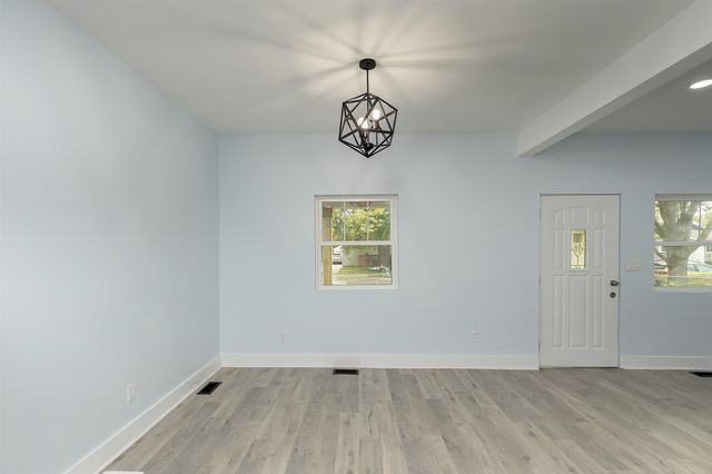 3208 Bowdoin Street, Des Moines, IA 50313