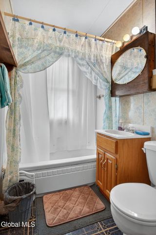 231 Washington Ave E, East Greenbush, NY 12144