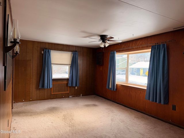 231 Washington Ave E, East Greenbush, NY 12144