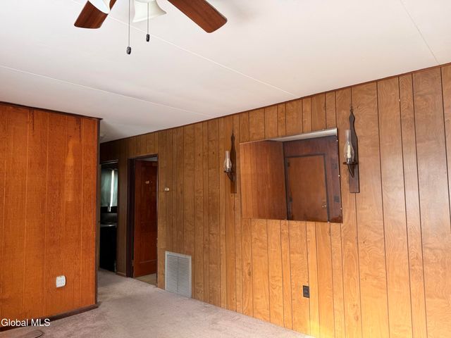 231 Washington Ave E, East Greenbush, NY 12144