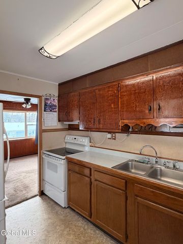 231 Washington Ave E, East Greenbush, NY 12144