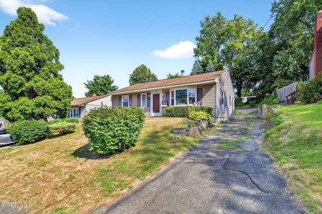 231 Washington Ave E, East Greenbush, NY 12144