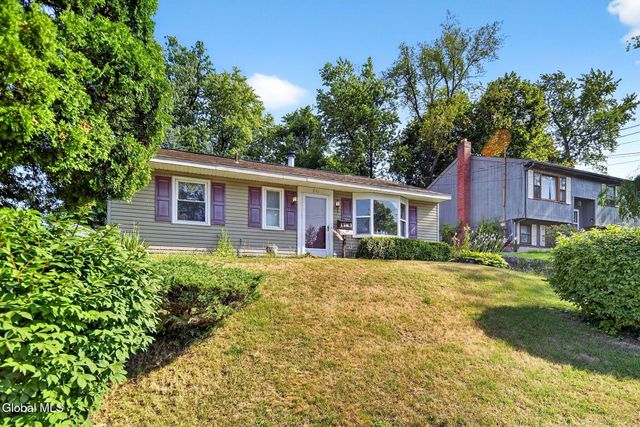 231 Washington Ave E, East Greenbush, NY 12144