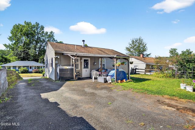 231 Washington Ave E, East Greenbush, NY 12144