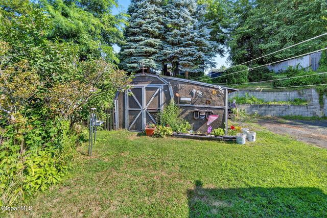 231 Washington Ave E, East Greenbush, NY 12144