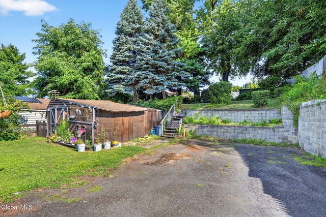 231 Washington Ave E, East Greenbush, NY 12144