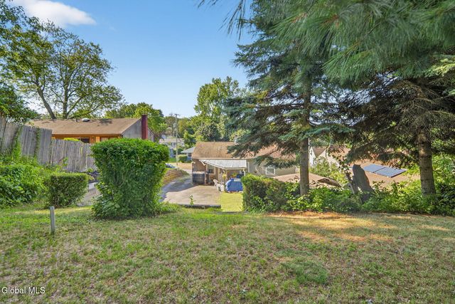 231 Washington Ave E, East Greenbush, NY 12144