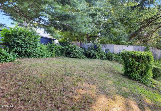 231 Washington Ave E, East Greenbush, NY 12144