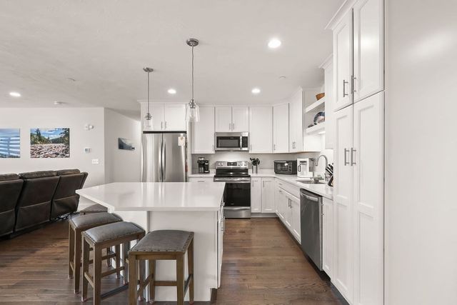 90 Lebaron Boulevard 7, Lakeville, MA 02347