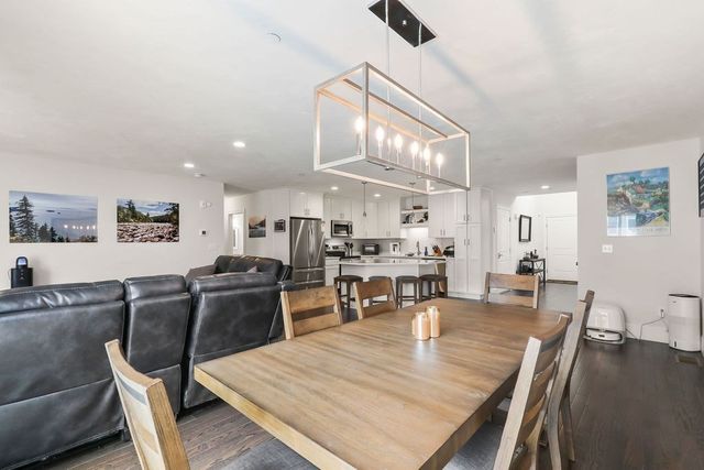 90 Lebaron Boulevard 7, Lakeville, MA 02347