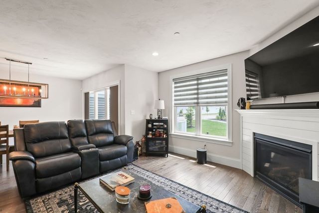 90 Lebaron Boulevard 7, Lakeville, MA 02347